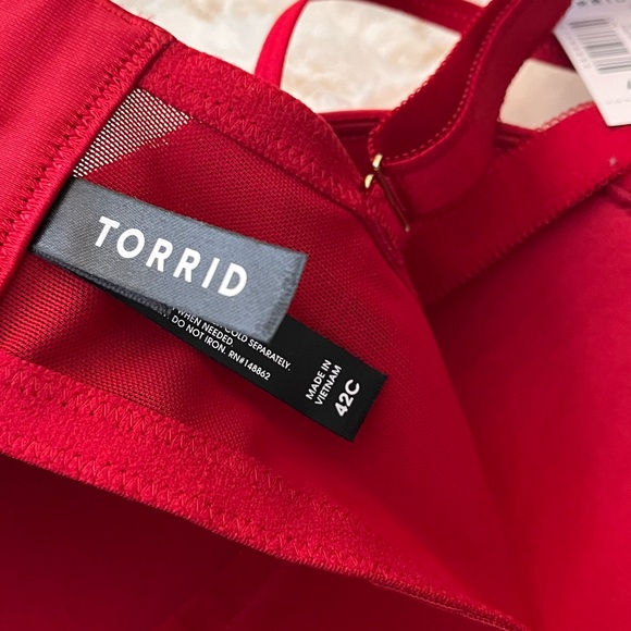 Torrid XO Boost Plunge Red Lace Caged 42C New - Picture 5 of 6